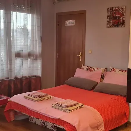 Unique Studio- Great Balcony And View! Parking Possibility! Apartment