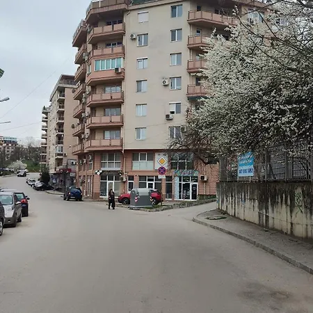 Unique Studio- Great Balcony And View! Parking Possibility! *